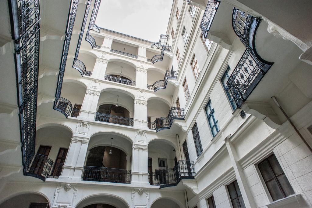 All In Apartman Budapest Exteriör bild