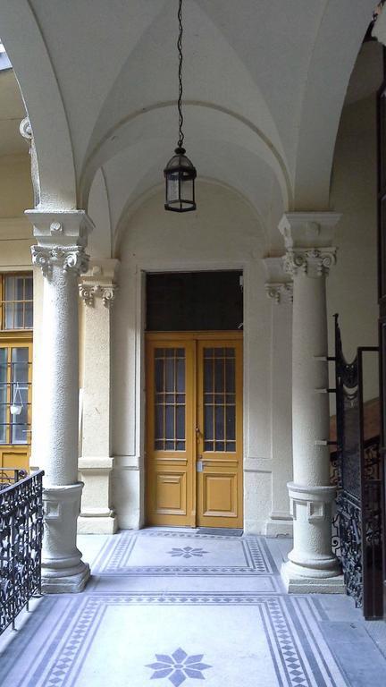 All In Apartman Budapest Exteriör bild