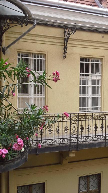 All In Apartman Budapest Exteriör bild